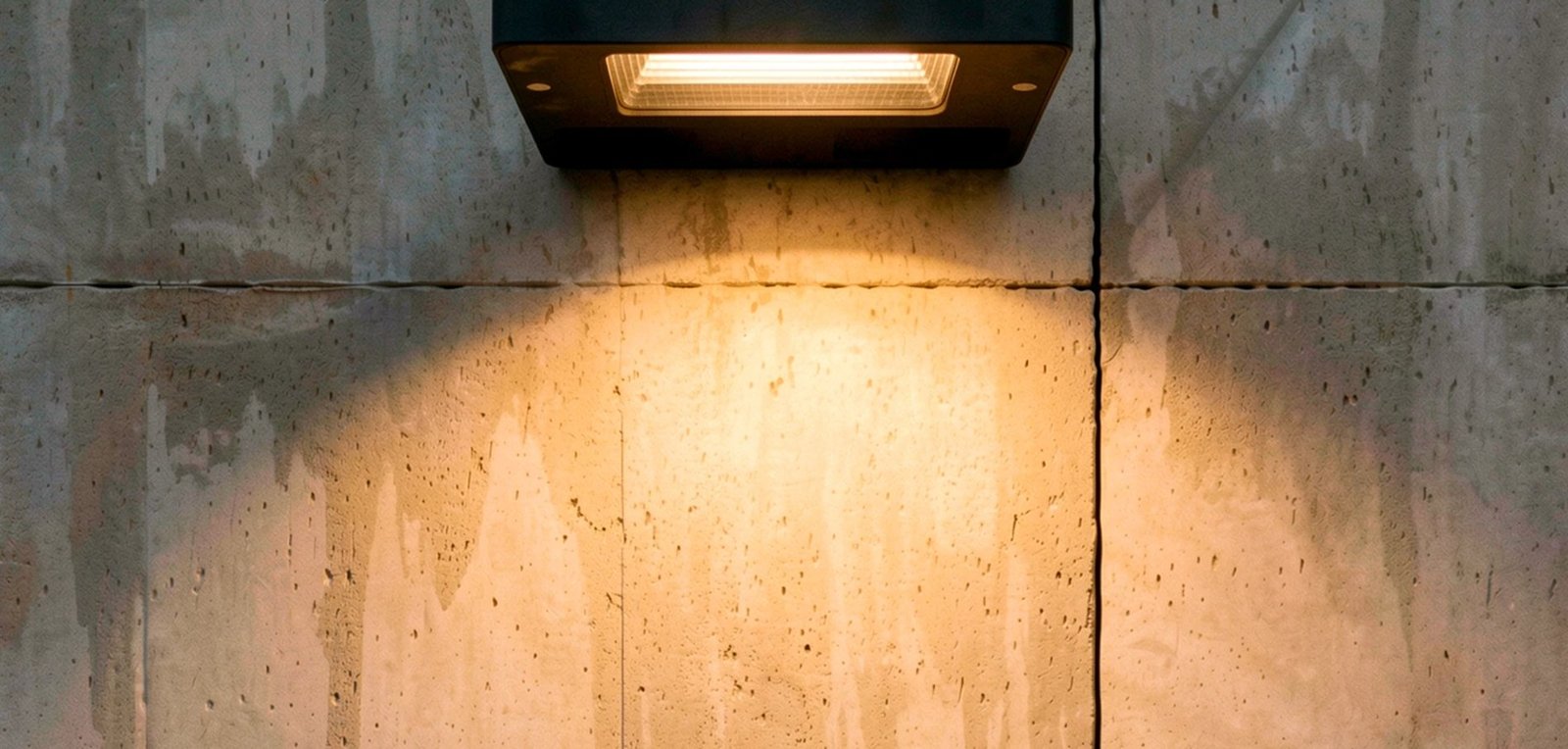 Luminária sobre concreto